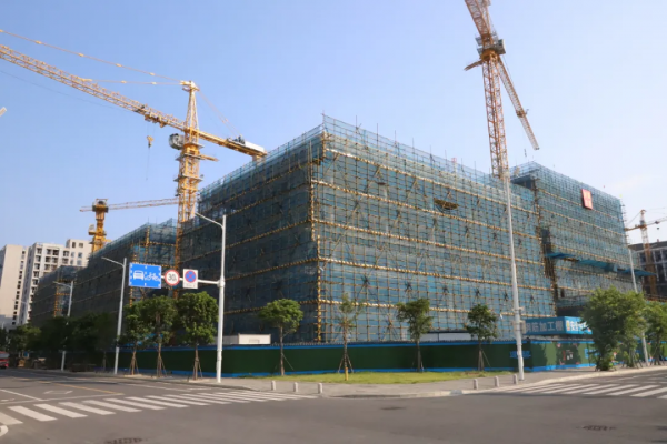 中国东南大数据产业园研发楼六期项目主体结构封顶