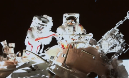 神十三航天员圆满完成出舱任务,王亚平成功为女儿“摘星星”