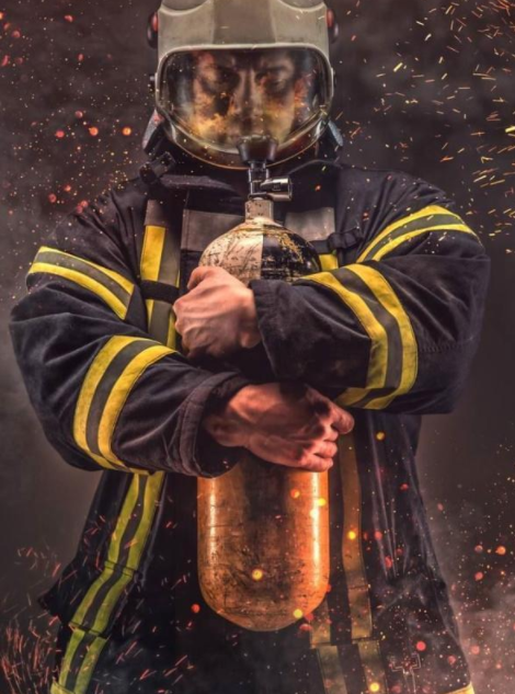 消防员坠楼死死护住女童自己牺牲,年仅27岁! 消防员坠楼死死护住女童自己牺牲