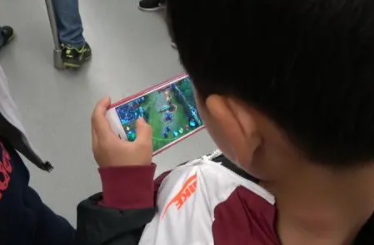 腾讯规定元旦期间未成年人一天只能玩一小时游戏